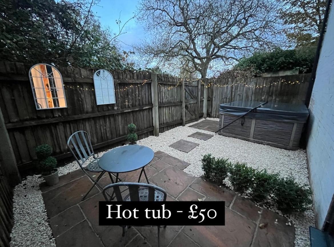 The Hideaway, Hot Tub Apartment Henley-in-Arden Exterior foto